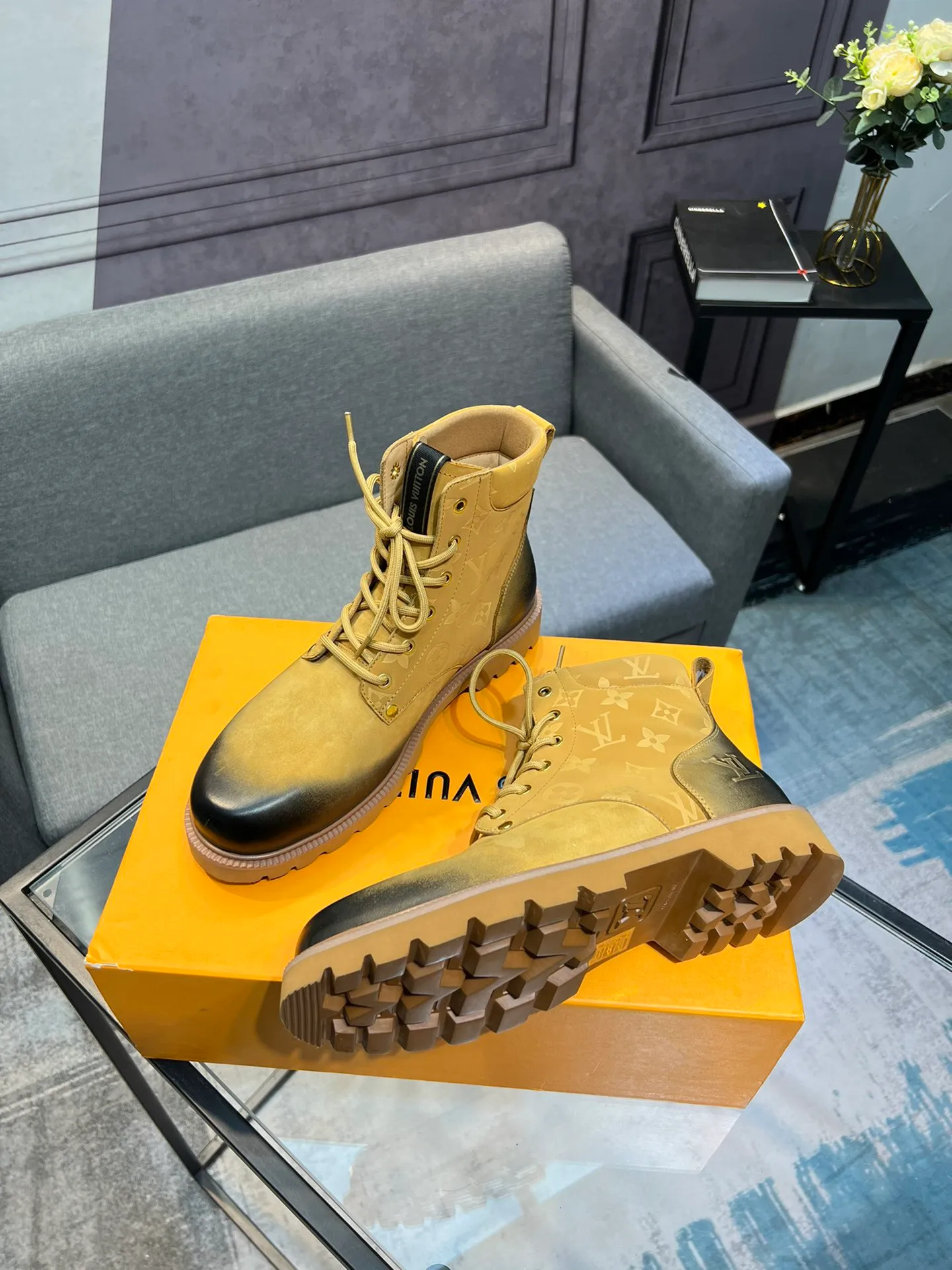 Men's shoes 💰900 L Home - the latest LV men's business casual boots, luxury and nobility are a must, all made of imported original first-layer cowhide, just to create a more comfortable wearing experience, ➕top imported water-dyed full cow lining, original high wear-resistant outsole! 👏👏 Size: Male 39-44; (38 45 46 customized)
